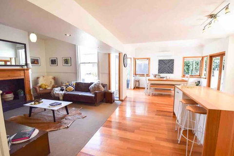 Best Location In Hobart! Luxury 4 Bedroom With Stunning Views - South Australia Travel 0