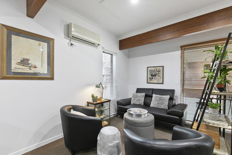 Blue Shades Motel - South Australia Travel 1