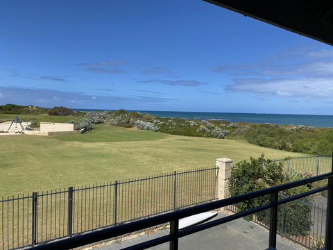 Blue Sky Escapes Seaview Apartment - South Australia Travel 0