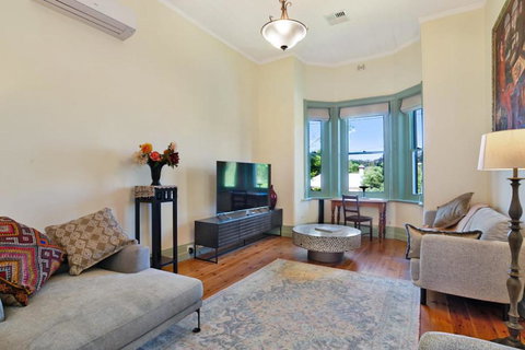 The True Home Heart Of Uraidla - South Australia Travel 1