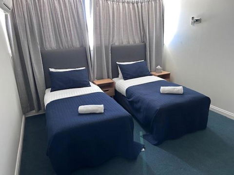 Warners Bay Hotel - South Australia Travel 1