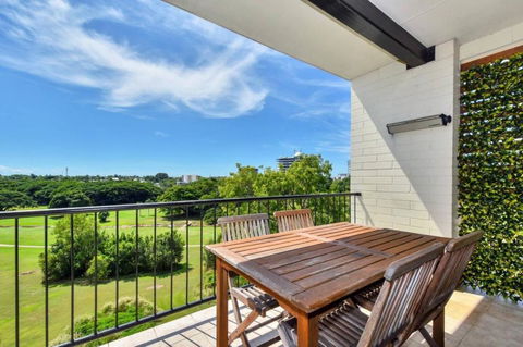 Elegant Third Floor Unit With Sweeping Views - South Australia Travel 0
