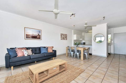 Elegant Third Floor Unit With Sweeping Views - South Australia Travel 2