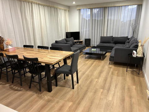 Zetland Three Bedrooms - South Australia Travel 1