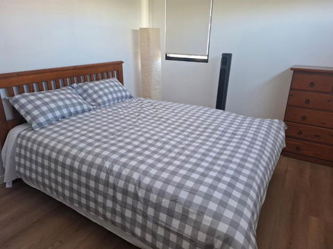 Zetland Three Bedrooms - South Australia Travel 3