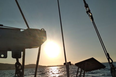 Townsville Small Group Early Morning Sailing Cruise Boat Tour Charter Hire - South Australia Travel 5